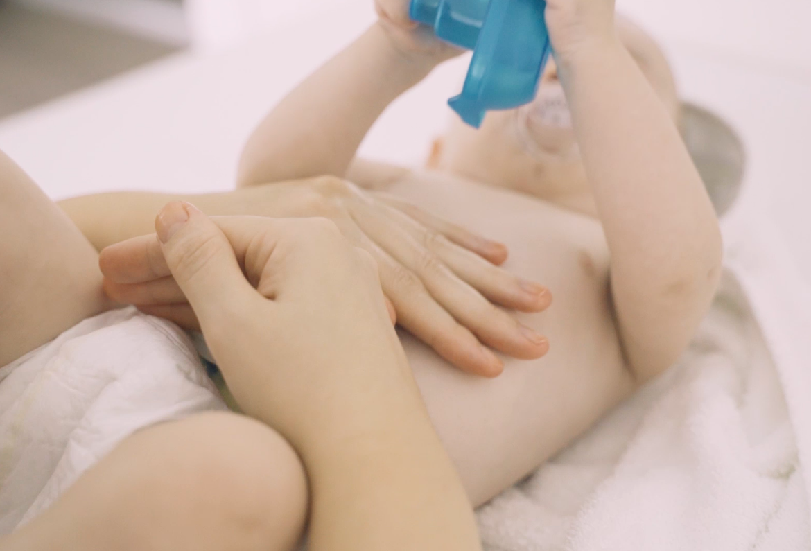 Beneficios masaje infantil bebés