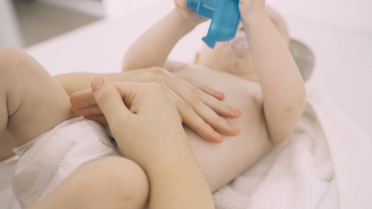 Beneficios masaje infantil bebés